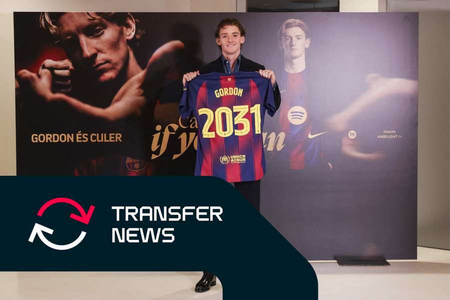 Gordon lifts his new Barcelona shirt Gordon lifts his new Barcelona shirt