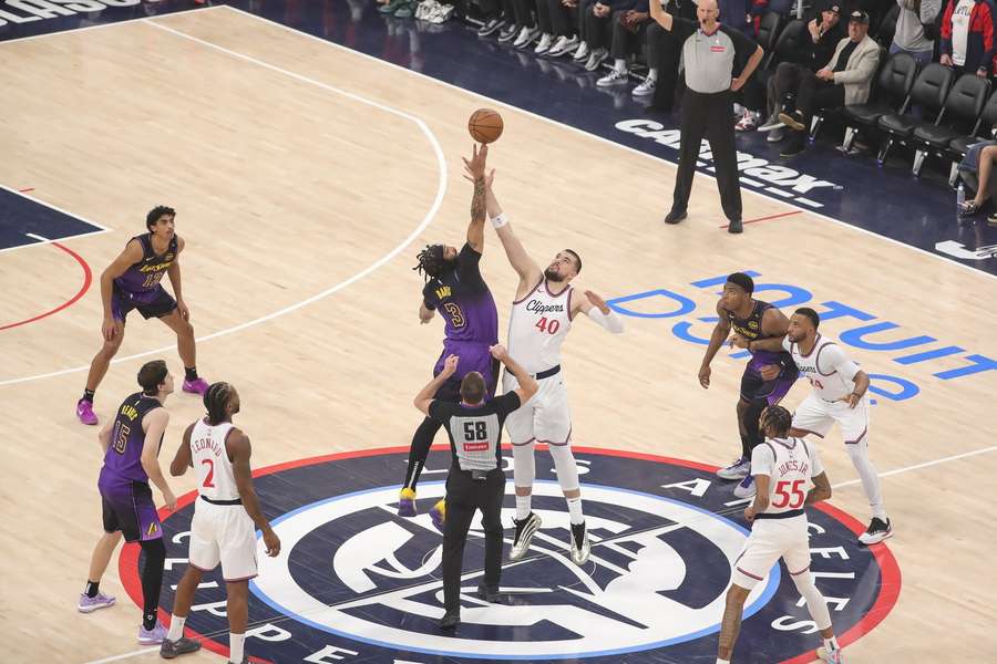Clippers pokorili mestského rivala.