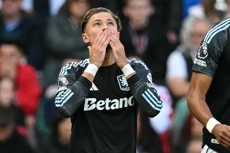 Piękny gol Casha nie wystarczył Aston Villi na pokonanie grającego w dziesiątkę Sunderlandu