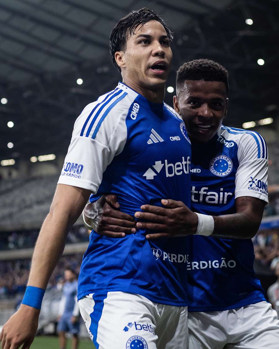 Kaio Jorge e Arroyo, os autores dos gols do Cruzeiro sobre o Corinthians Kaio Jorge e Arroyo, os autores dos gols do Cruzeiro sobre o Corinthians
