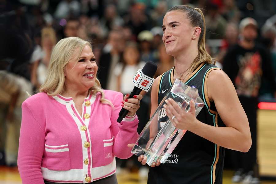 Sabrina Ionescu venceu o concurso de lançamento de 3 pontos