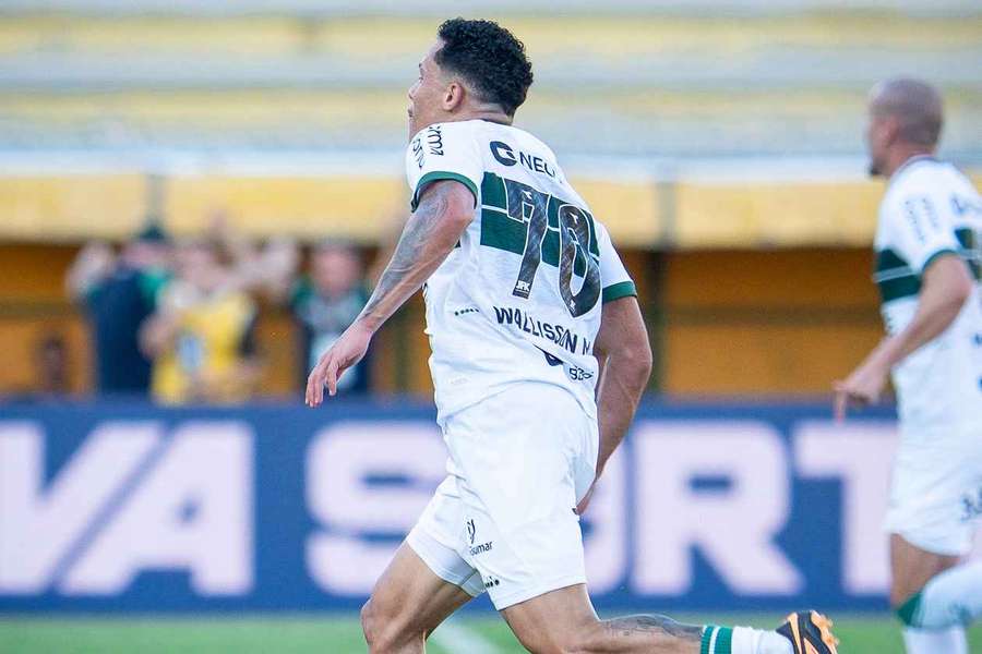 O Coritiba tá muito próximo de garantir o acesso O Coritiba tá muito próximo de garantir o acesso