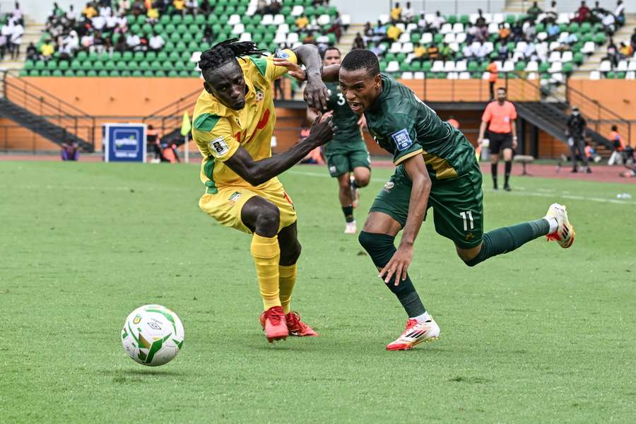 South Africa forward Relebohile Mofokeng fights for the ball with Benin's defender Abdoul Rachid Moumini