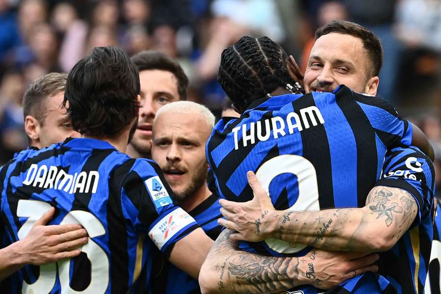Arnautovic niesiony w triumfie po zwycięstwie 1-0
