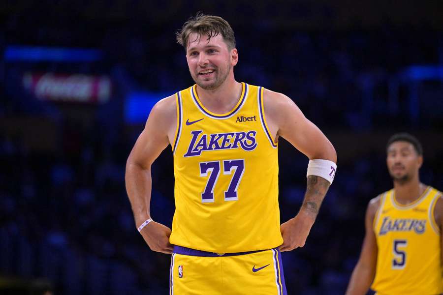 Luka Doncic pone la magia en los Lakers