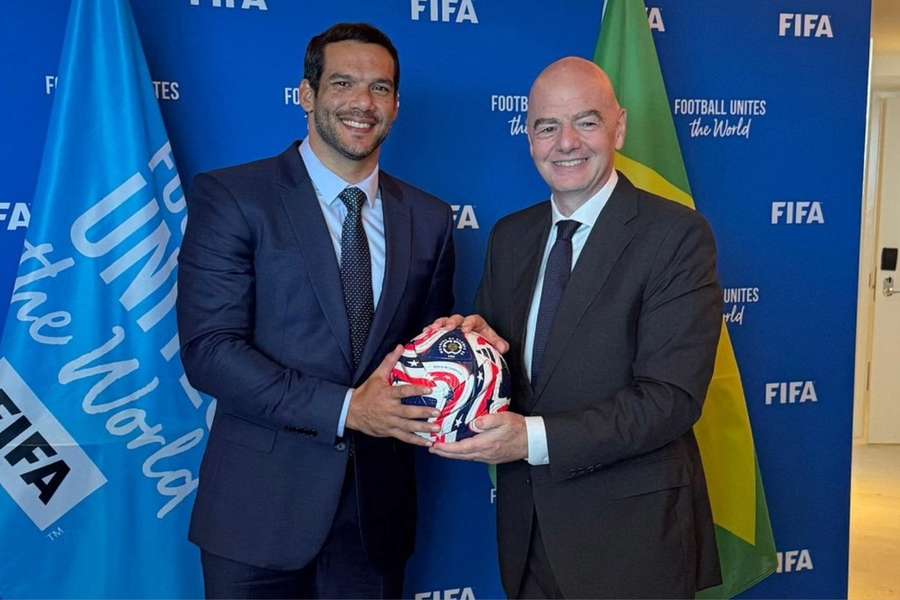 Samir Xaud se encontrou com Gianni Infantino