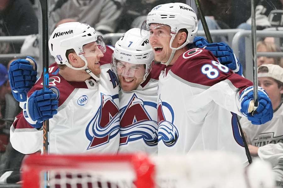 Avalanche slaví gól proti Los Angeles.