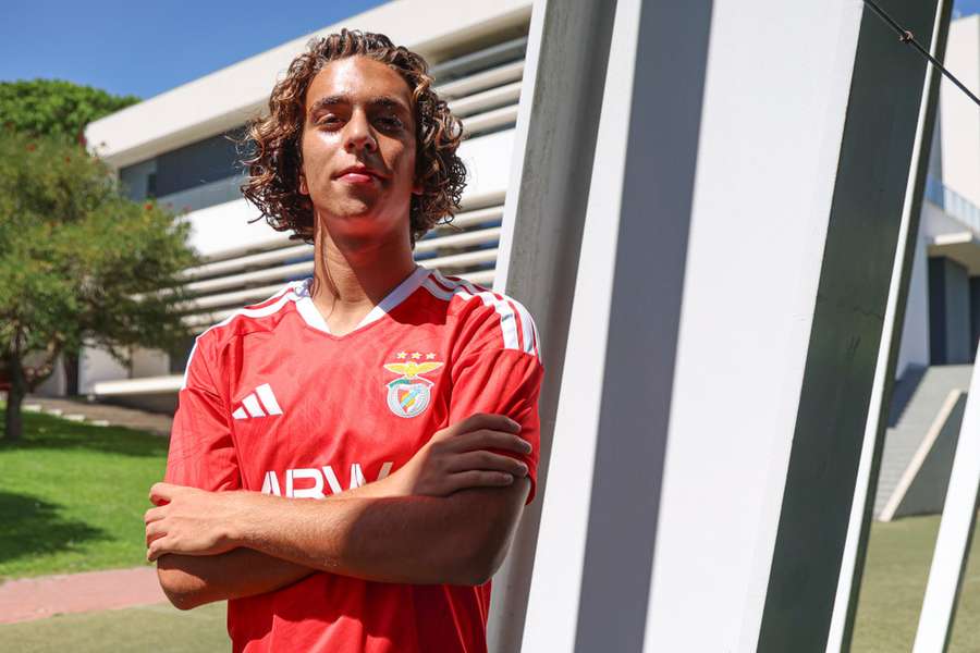 Guilherme Castro assinou contrato profissional com o Benfica Guilherme Castro assinou contrato profissional com o Benfica