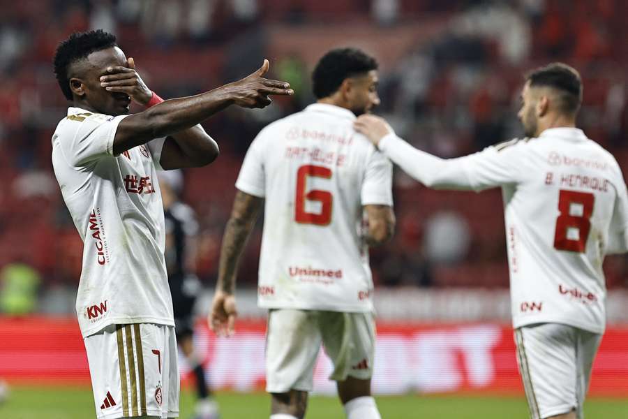Carbonero marcou duas vezes na goleada Carbonero marcou duas vezes na goleada