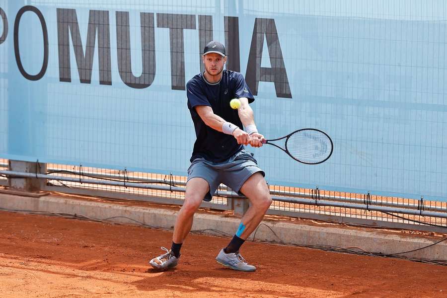 Yannick Hanfmann beim Ballwechsel.