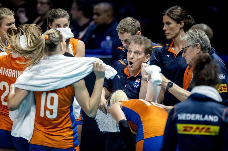 Selinger stopt na twee jaar als bondscoach Oranje-volleybalsters