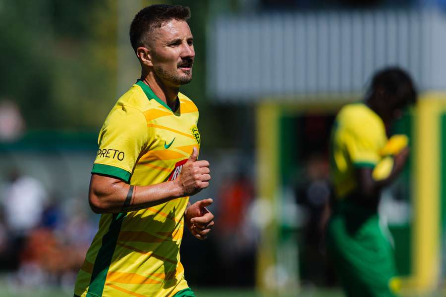 Škvarka zvyšoval na 2:0 pre žilinské béčko. Škvarka zvyšoval na 2:0 pre žilinské béčko.