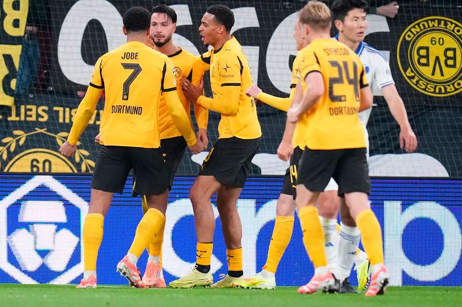 Borussia Dortmund feiert den Champions-League-Auswärtssieg in Kopenhagen.