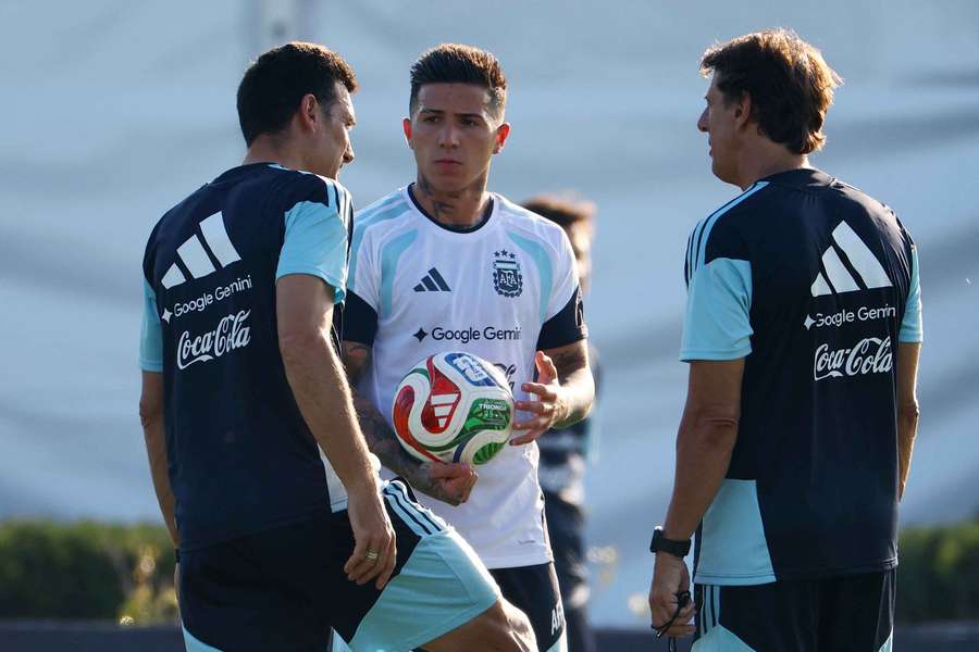 Chelsea and Rosenior earn key praise for Fernandez axe Chelsea and Rosenior earn key praise for Fernandez axe
