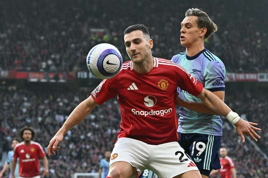 Manchester United doma remizoval s Arsenalem 1:1.