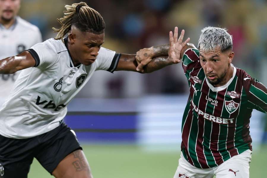 Lucho Acosta garantiu a vitória do Fluminense sobre o Botafogo no 1º turno do Brasileirão