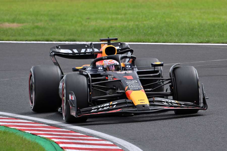 Max Verstappen tijdens de tweede vrij training in Japan