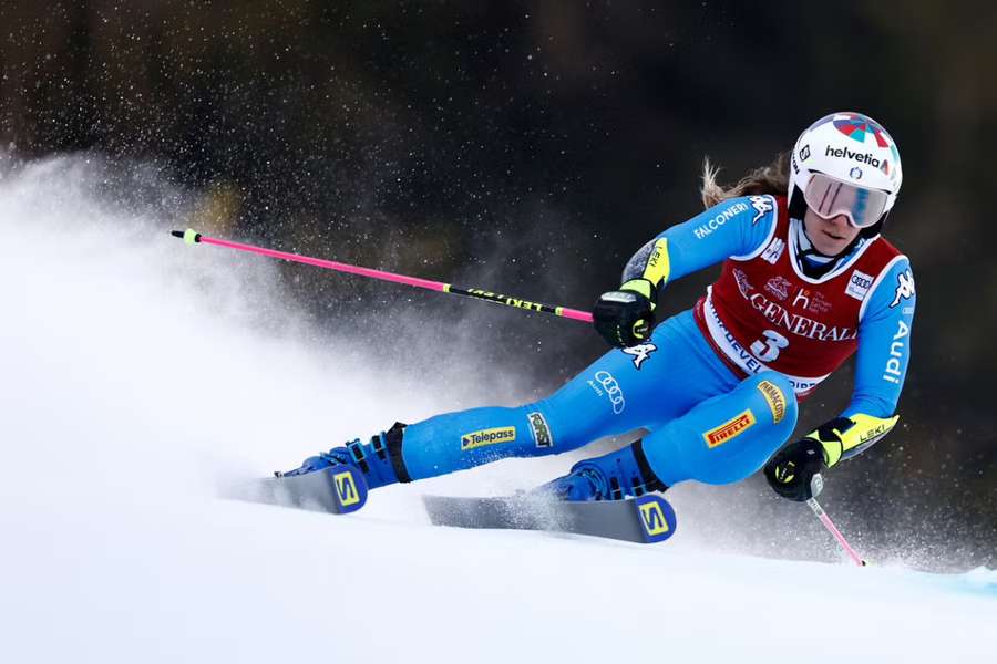 Obří slalom v Sestriere vyhrála Italka Bassinová, třetí místo získala Vlhová