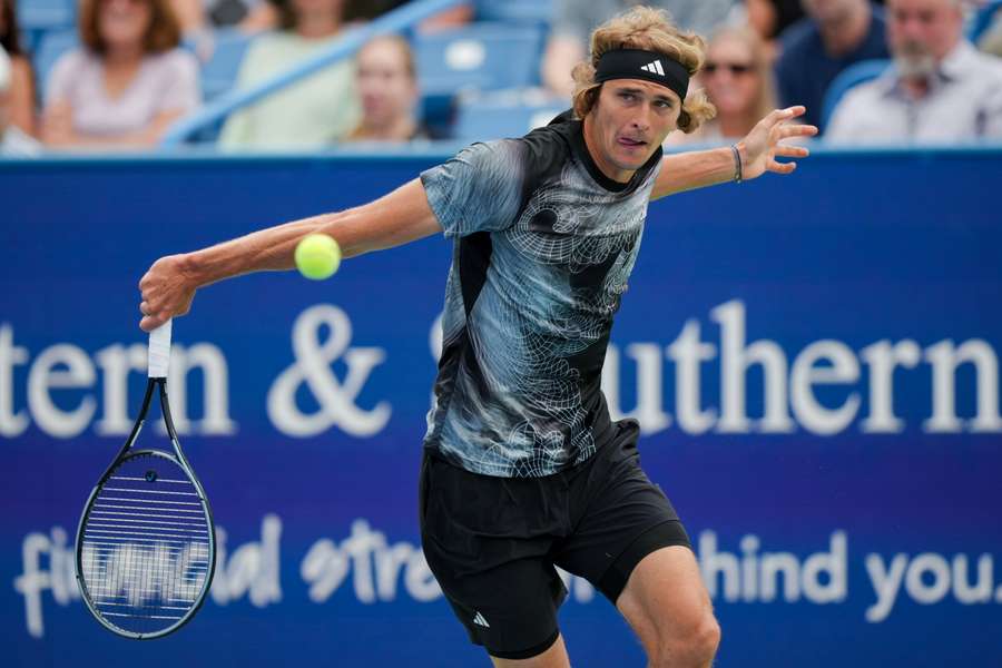 Alexander Zverev hat die zweite Runde beim ATP-Turnier in Cincinnati erreicht.