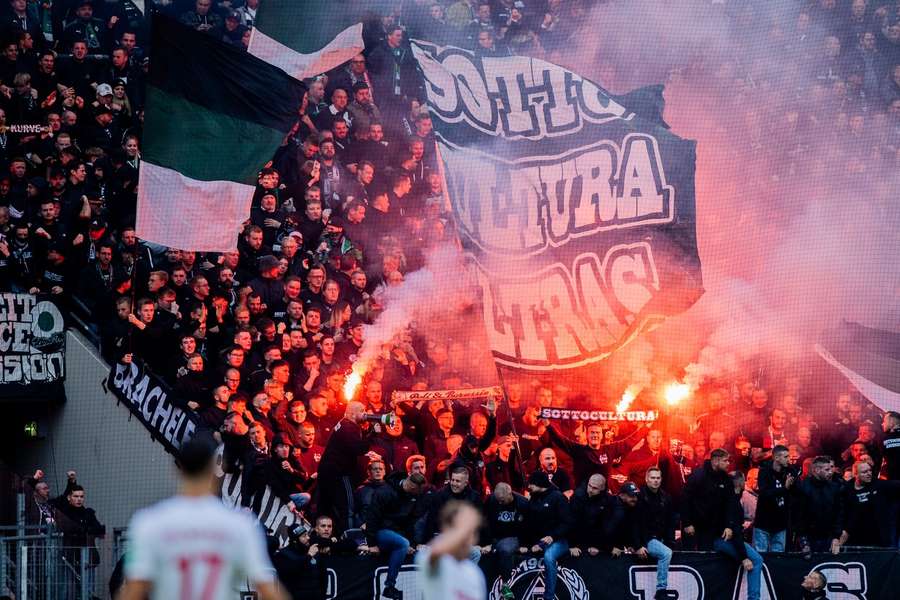Für einige Fans gehört es dazu, dem DFB gefällt es nicht: Pyrotechnik.