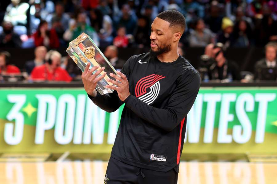 Lillard poses with his three-point trophy