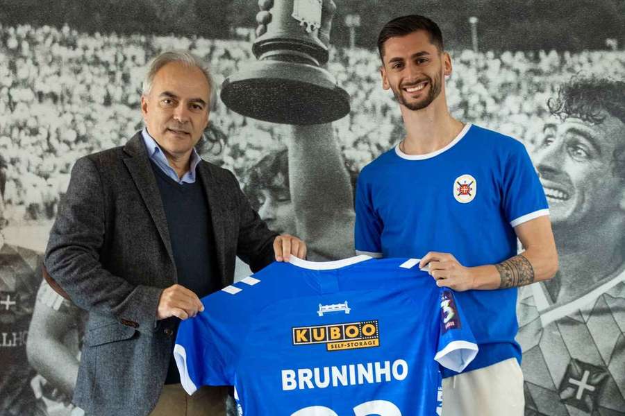 Bruninho ao lado do presidente Patrick Morais de Carvalho Bruninho ao lado do presidente Patrick Morais de Carvalho