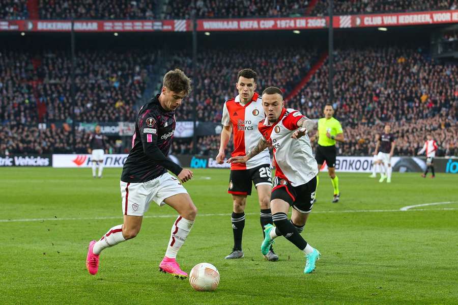 Fra det første opgør mellem Feyenoord og Roma (1-0).