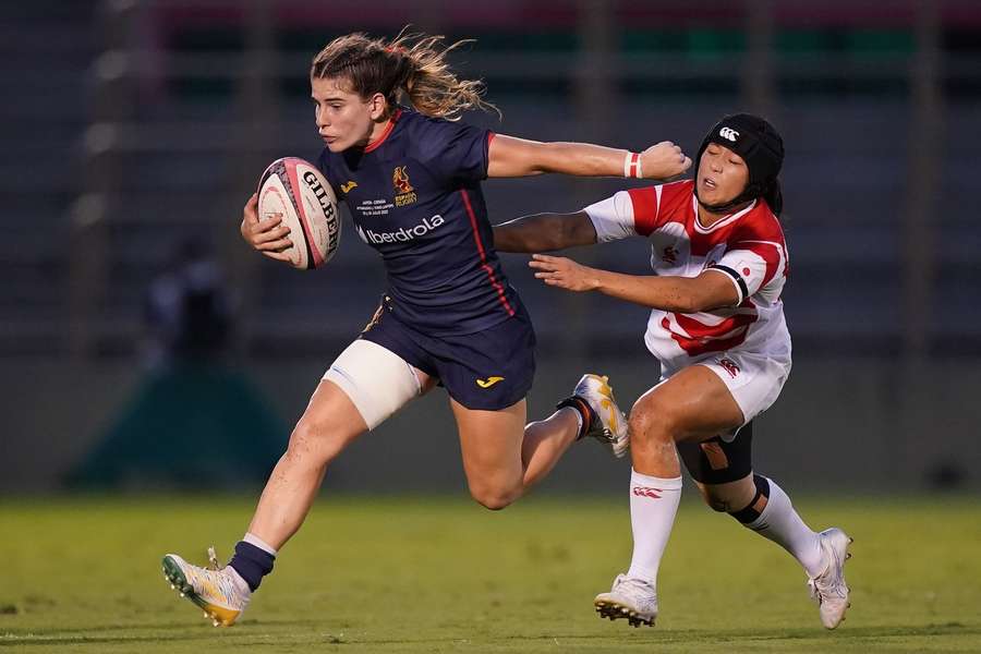 Spain's Claudia Pena (L) Spain's Claudia Pena (L)