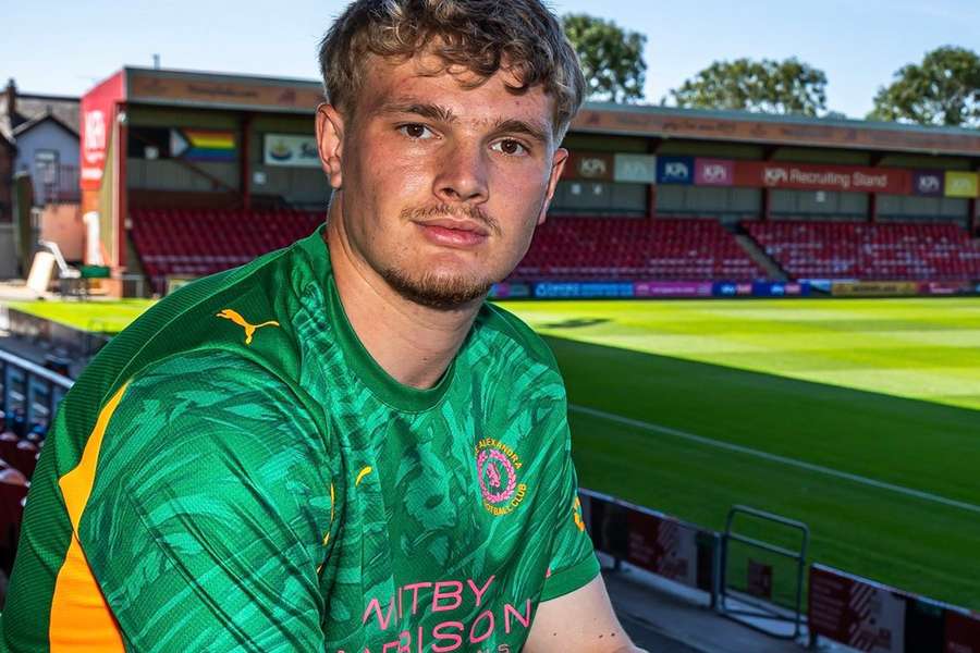 DONE DEAL: Burnley keeper Waller joins Crewe