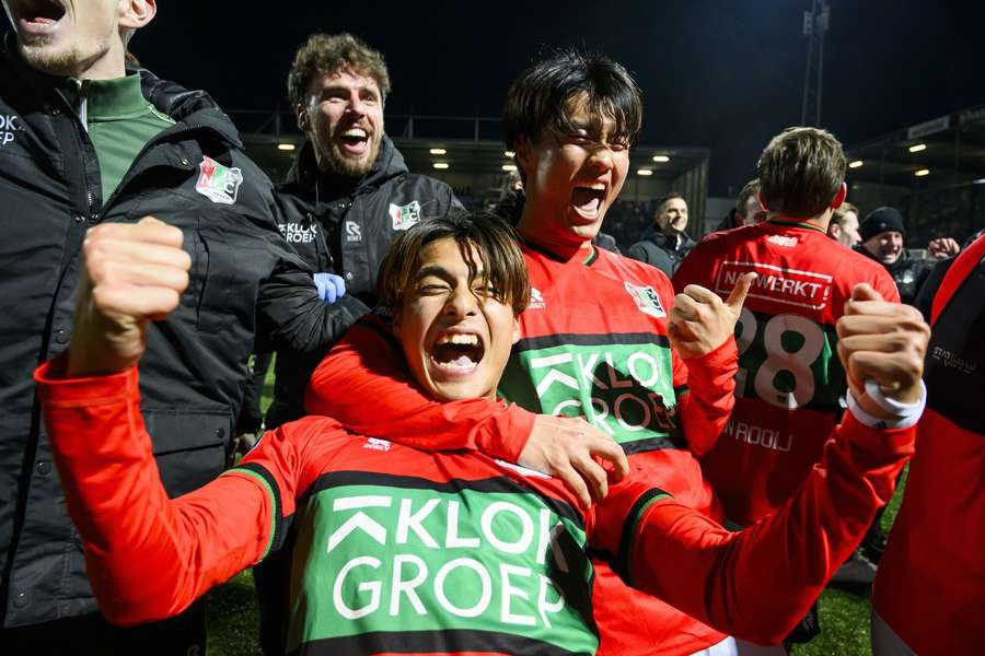 Het Japanse duo Kodai Sano (L) en Koki Ogawa schoot N.E.C. dinsdagavond naar de finale