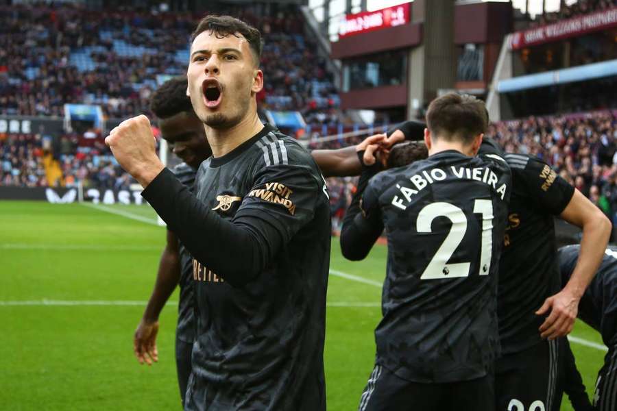 Arsenal score dramatic late double to keep title hopes alive at Villa