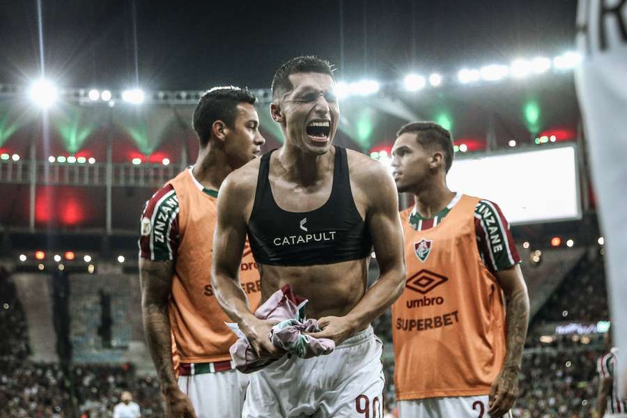 Serna se redimiu com gol da vitória do Flu sobre Cuiabá