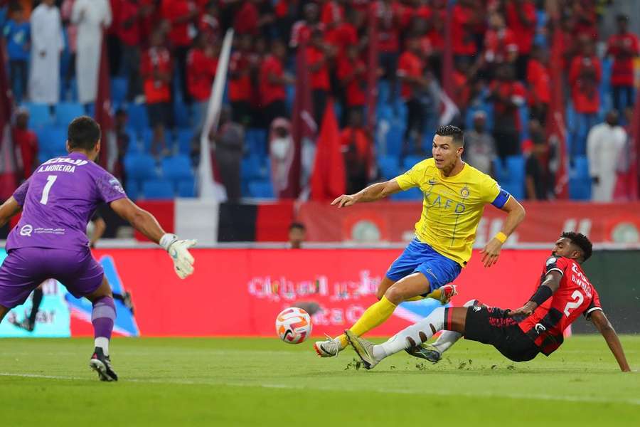 Cristiano Ronaldo fez o terceiro golo do Al Nassr diante do Al Raed