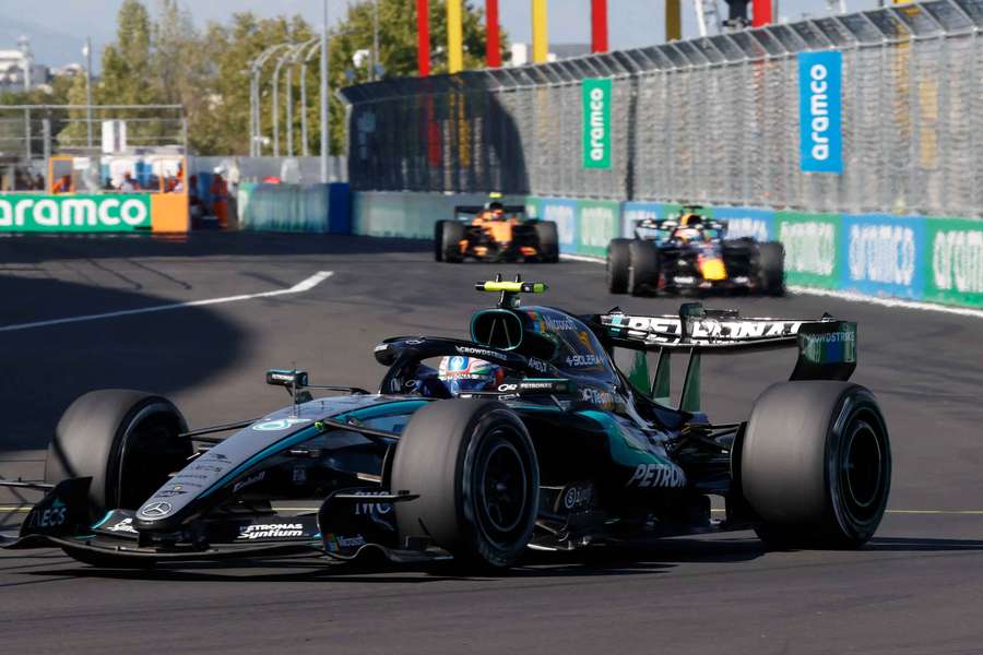 Kimi Antonelli à frente de Max Verstappen e Lando Norris em Madri