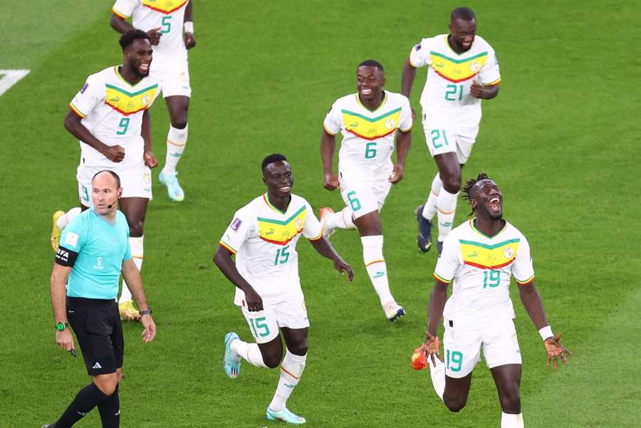 Senegal-spillere fejrer 3-1 sejr over Qatar