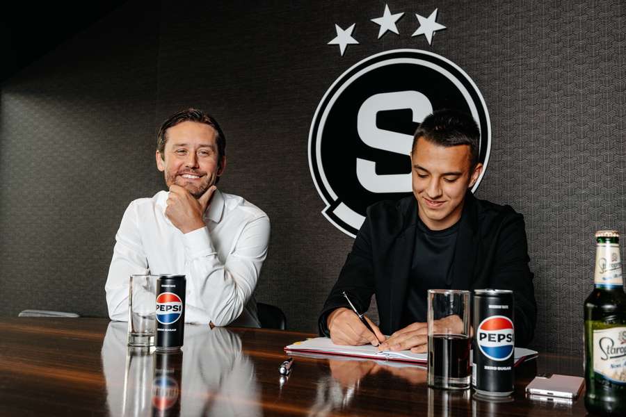 Hugo Sochůrek podepsal novou smlouvu na Spartě.