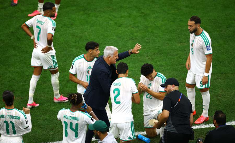 Vladimir Petkovic speaks to his charges during the hydration break Vladimir Petkovic speaks to his charges during the hydration break