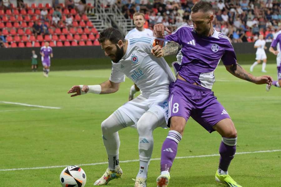 Slovan vstúpil do sezóny triumfom 4:1 proti Komárnu.