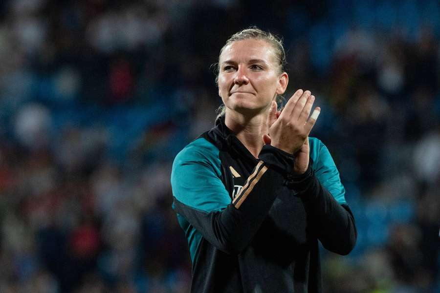 Alexandra Popp quer continuar a vestir a camisola da seleção da Alemanha