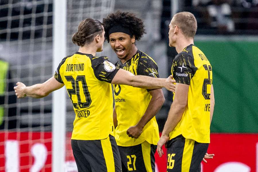 Dortmund gewinnt im Elfmeterschießen. Dortmund gewinnt im Elfmeterschießen.