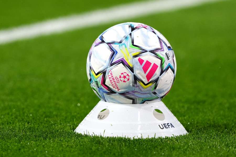 Fotbal: UEFA a prezentat mingile oficiale pentru noua ediție a Ligii Campionilor