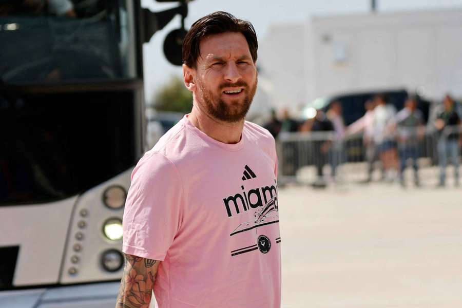 Lionel Messi foi relacionado para a partida
