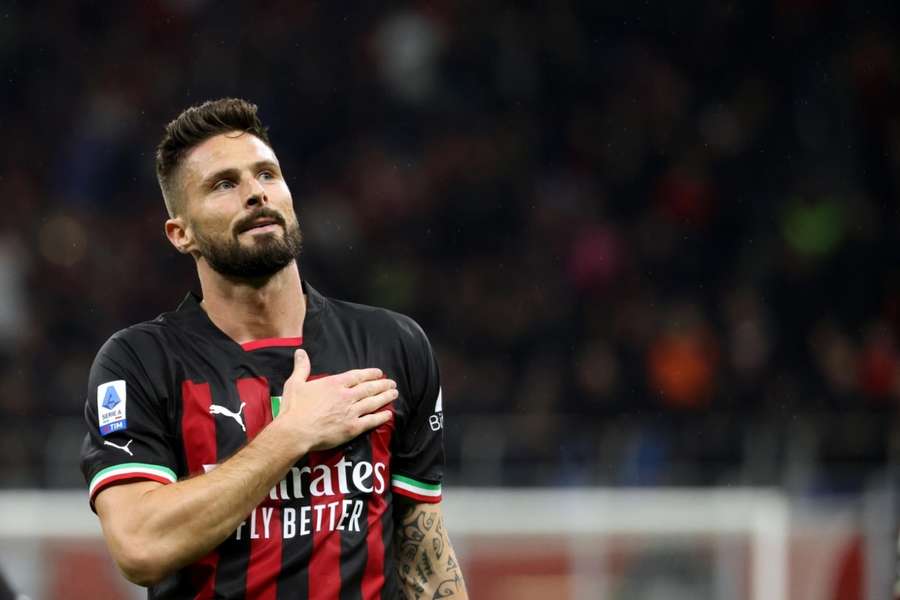 Giroud está apto para o dérbi