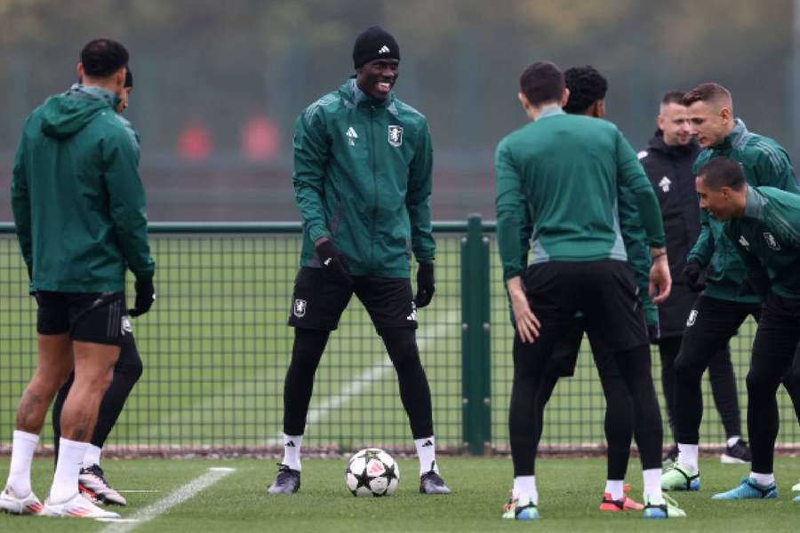 Onana durante un entrenamiento con el Aston Villa