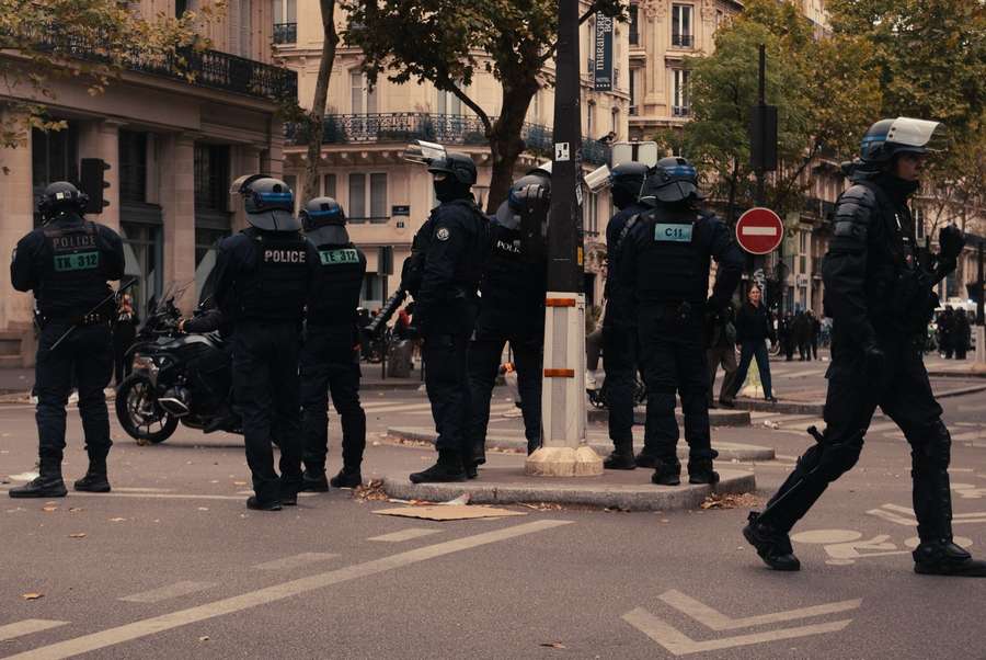 Forțele de ordine din Paris