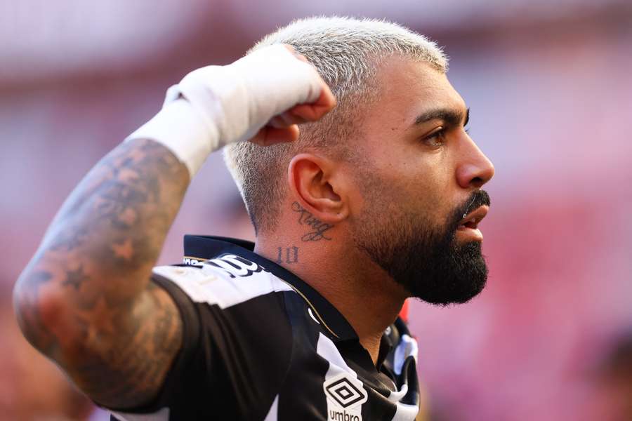 Gabriel Barbosa comemora um de seus 15 gols pelo Santos no Brasileirão Gabriel Barbosa comemora um de seus 15 gols pelo Santos no Brasileirão