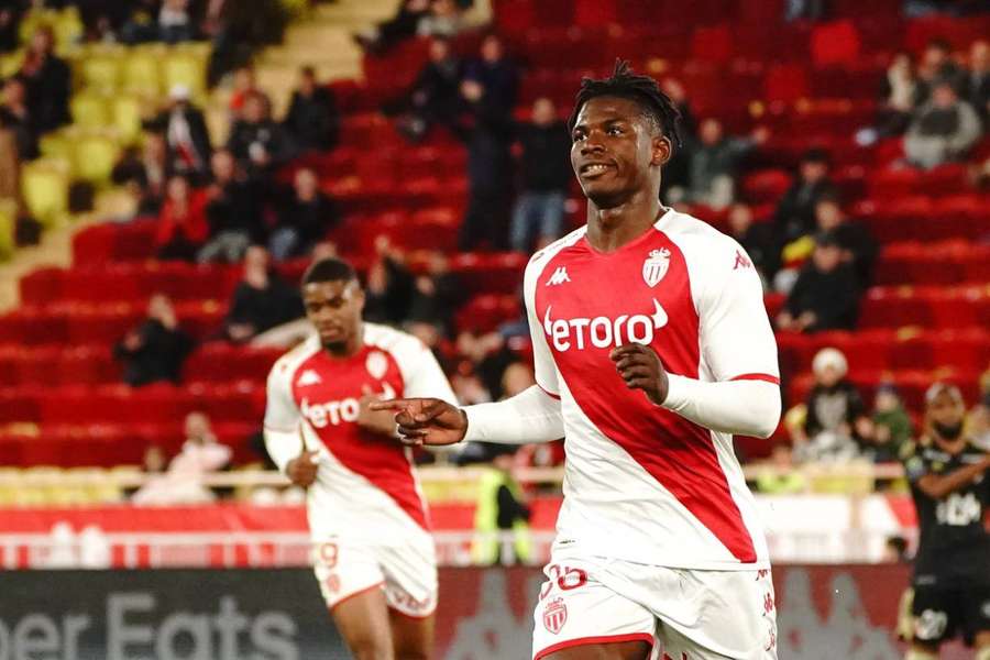 Embolo fechou a goleada do Monaco com mais dois gols na segunda etapa do duelo com o Ajaccio