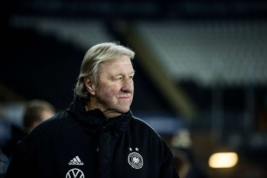 Horst Hrubesch ist Frauen-Bundestrainer auf Zeit. Horst Hrubesch ist Frauen-Bundestrainer auf Zeit.