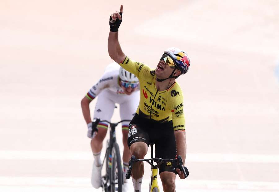 El sprint ganador de Wout Van Aert en la Roubaix El sprint ganador de Wout Van Aert en la Roubaix