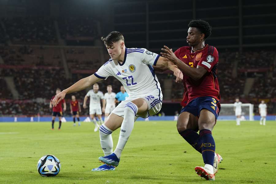 Alejandro Balde (R) in action against Scotland